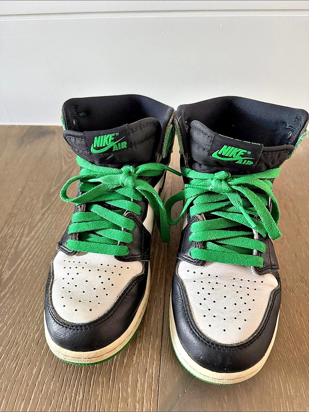 Nike Air Jordan 1 Retro High OG 'Lucky Green' Sneakers
